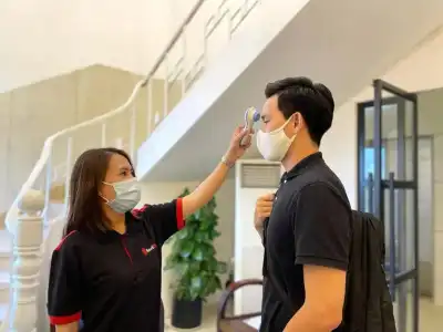 RedDoorz Premium near Hang Xanh - 10