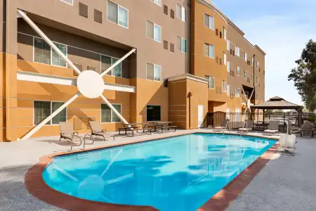 Holiday Inn Express and Suites Bakersfield Central by IHG - 23