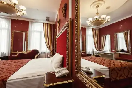 Royal De Paris - 22