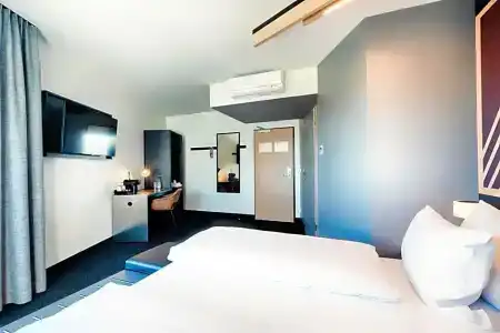 Moxy Berlin Airport - 60