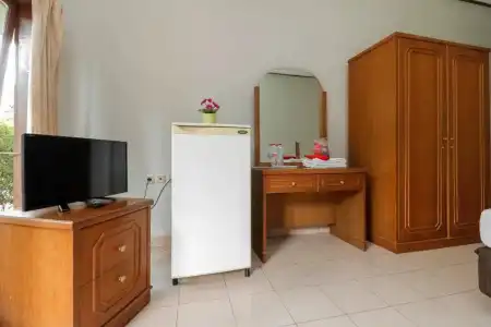 Reddoorz Plus @ Karet Pedurenan 3 - 49