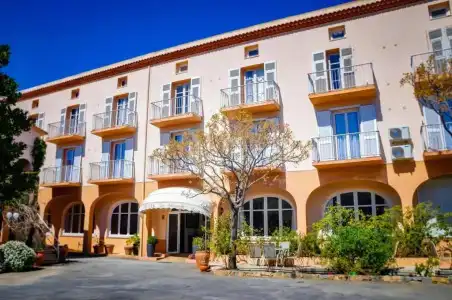 Hôtel Les Arbousiers - 0