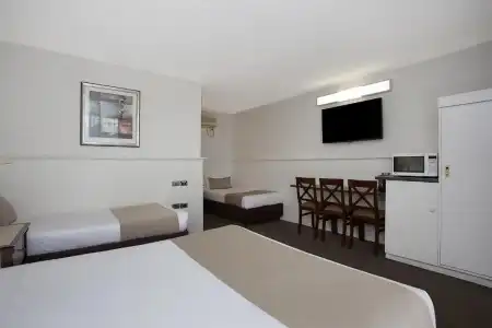 Comfort Inn On Raglan - 22