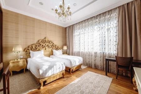 Monday Royal Apart - 190