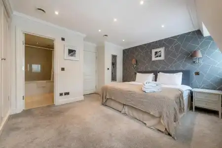 Queensgate Court - 171