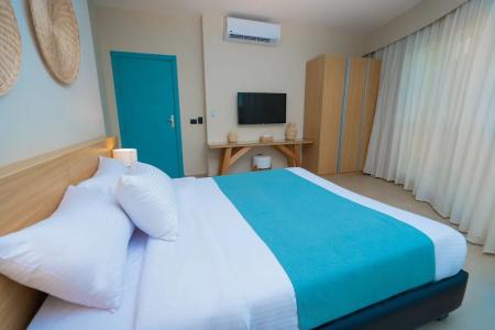 Redcon Suites - 323