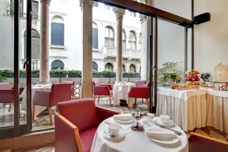 Dona Palace - 19