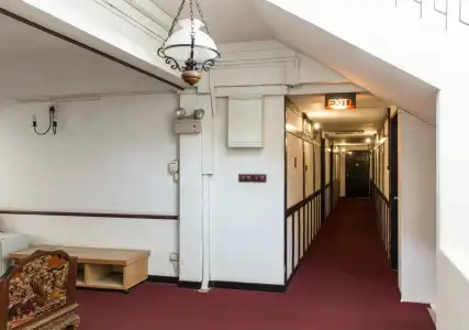 Sloane Court - 5