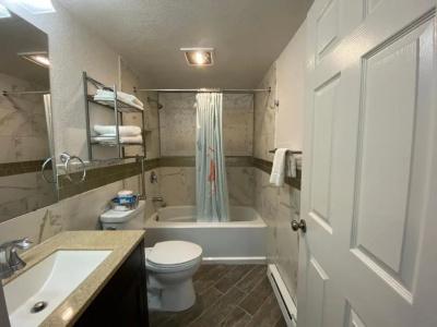 Motel West - 29