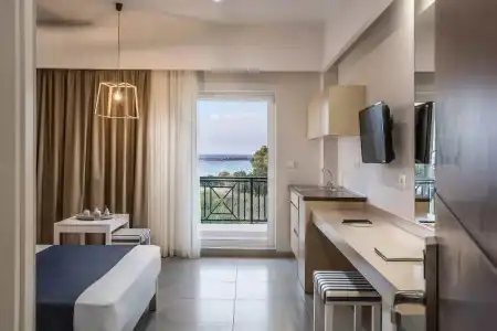 Sea View & Apartments - 77