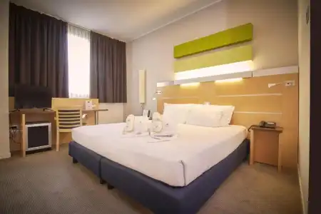 Puccini Milan, Tapestry Collection by Hilton - 42