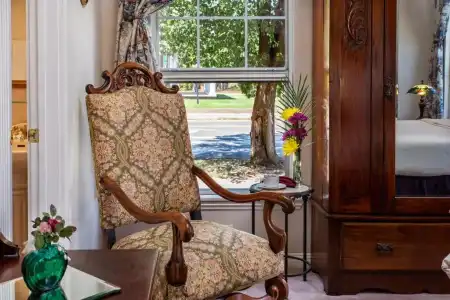 Woodrow House Bed & Breakfast - 9