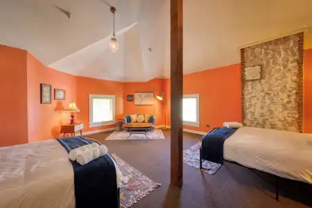 HI Sacramento Hostel - 42
