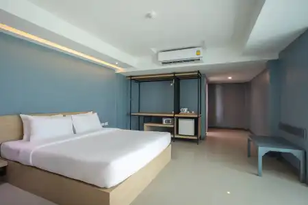 Nora Lakeview - 2