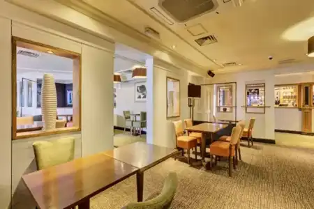 Premier Inn London Putney Bridge - 10
