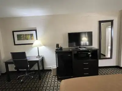 Quality Inn & Suites Cincinnati Downtown Area - 76