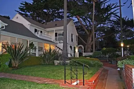 Colonial Terrace Inn by the Sea - 16