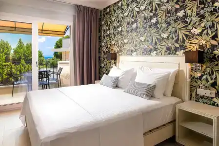 Neikos Luxury Suites - 28