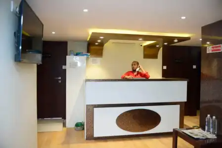OYO 71452 Malad Grand - 7