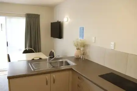 Fountain Court Motel - 43