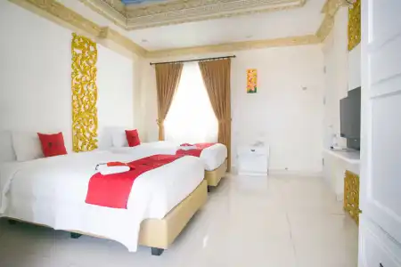RedDoorz Plus near Discovery Shopping Mall Bali - 1