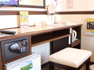 Toyoko Inn Tokyo Nihombashi Ningyocho - 14