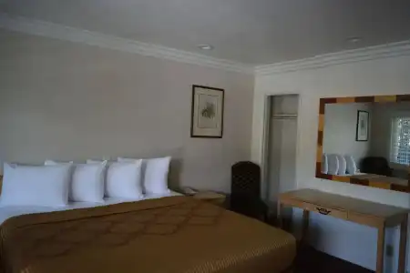 Welcome Inn on Colorado Blvd - 25
