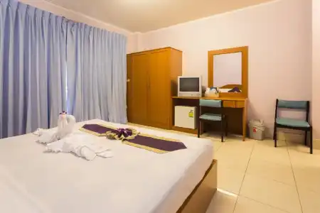 Room in Guest Room - Bucintoro Restaurant & Guesthouse Belvedere - 10 Minutes From Patong Beach - 23
