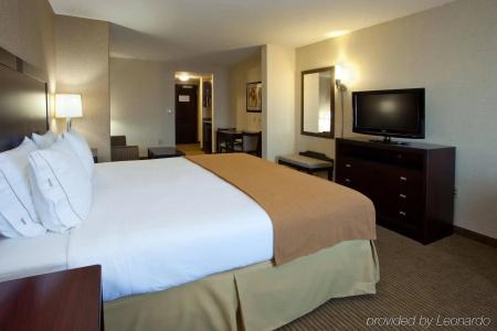 Holiday Inn Express & Suites Fresno South by IHG - 4