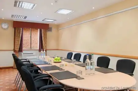 DoubleTree by Hilton Bristol North - 12