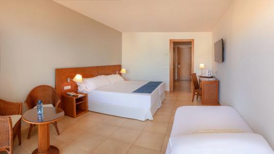 RH Ifach Family - 20