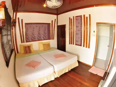 October Hostel - 5