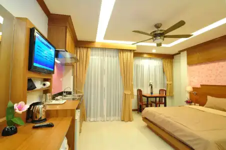 Green Harbor & Service Apartment - 72