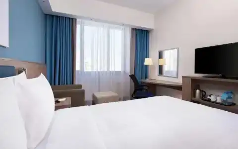 Hampton by Hilton Triumphal Arch - 17