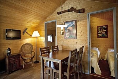 LEGOLAND Wilderness Barrels & Cabins - 6