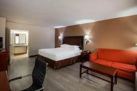 Days Inn & Suites by Wyndham Tyler - 22