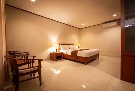 Yulia Beach Inn Kuta - 27