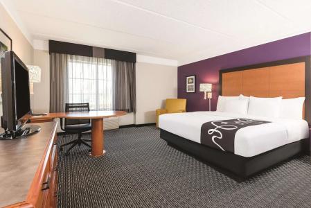 La Quinta Inn & Suites by Wyndham Univ Area Chapel Hill - 32