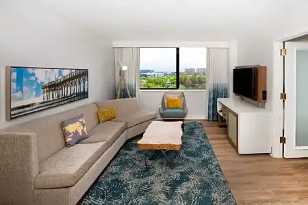 Renaissance Newport Beach - 123