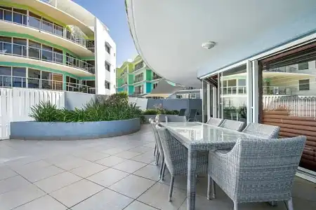 Rolling Surf Resort - 352