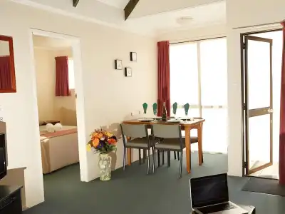 Bavarian Motel - 3
