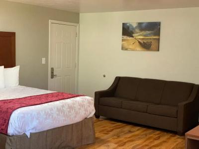 Red Carpet Inn Medford - 17