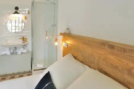 Hostal Girona - 40