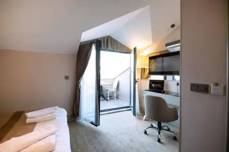 GK Regency Suites - 3