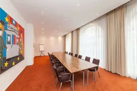 Garner Berlin - Checkpoint Charlie by IHG - 19