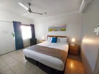 Tropic Coast Motel - 76