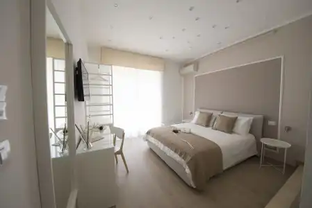 B&B Chérie - Centro di Salerno - 9