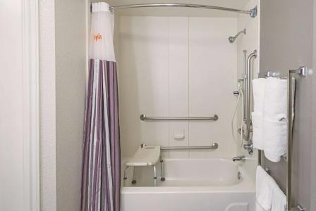 La Quinta Inn & Suites by Wyndham Univ Area Chapel Hill - 29