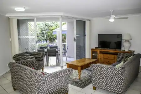 Surfers Beach Holiday Apartments - 35