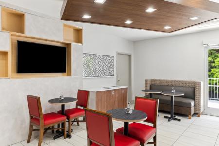 Holiday Inn Express & Suites Mountain View Silicon Valley by IHG - 34